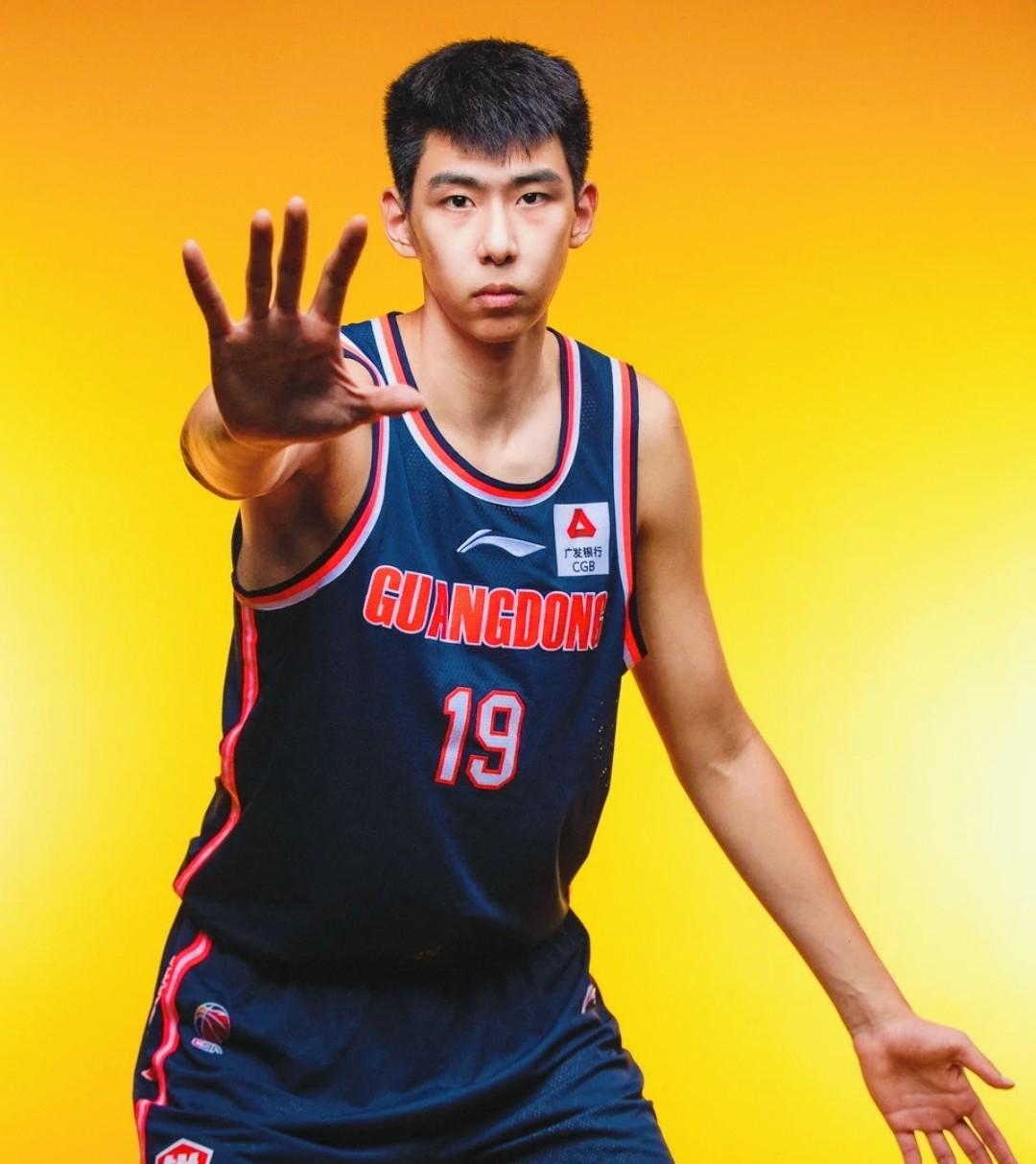 树挪死，人挪活！恭喜徐昕，“国产文班”有机会冲击NBA了，这个休赛期从广东队转投