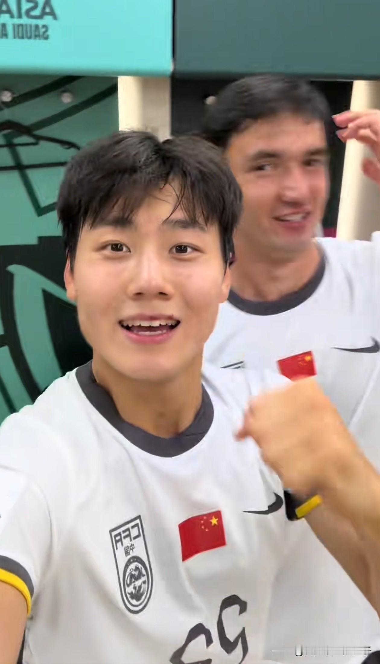 比赛第90分钟，这个细节谁注意到了！安东尼奥主动申请换人，换上还未上过场的替补毛