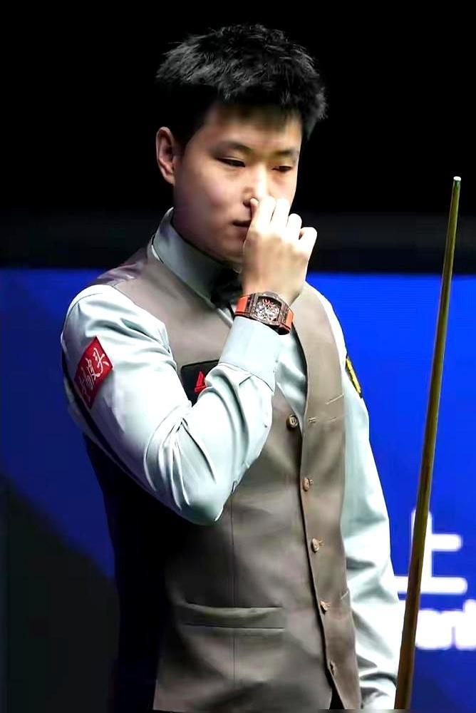 刚拿下大师赛冠军，卫冕冠军凯伦·威尔逊，转头连球员锦标赛的门都进不去。别看