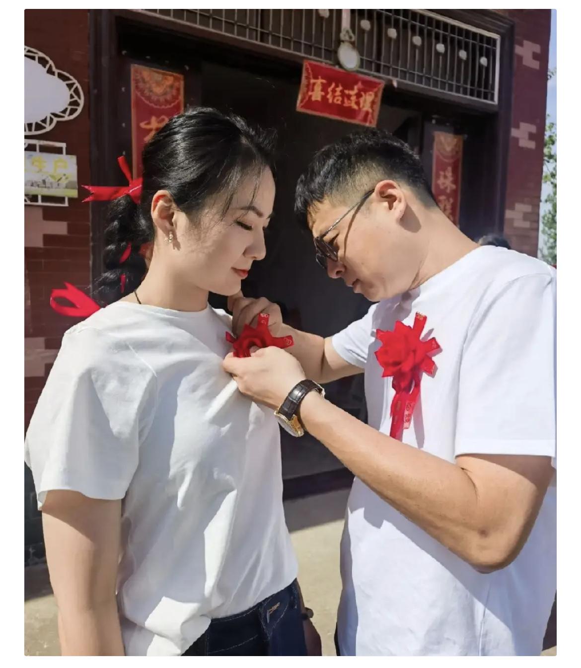 我二叔家女儿昨天结婚，简单到我不敢相信。这次的婚礼没有彩礼，全退了，没陪嫁，