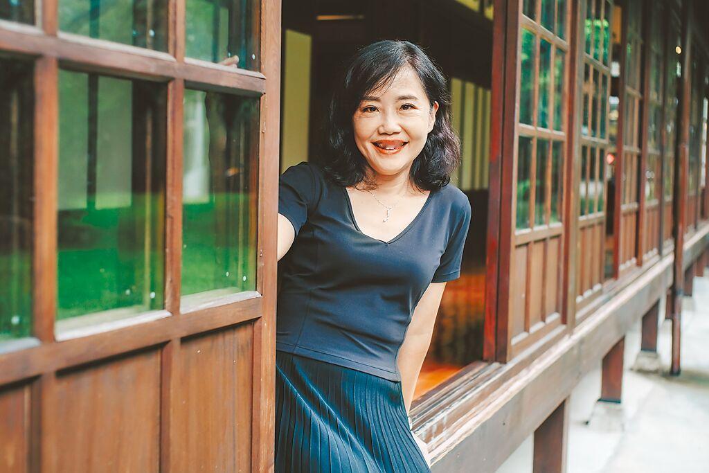 国民党主席郑丽文聘请资深媒体人尹乃菁担任文传会副主委，预计2月1日就任。尹乃菁表