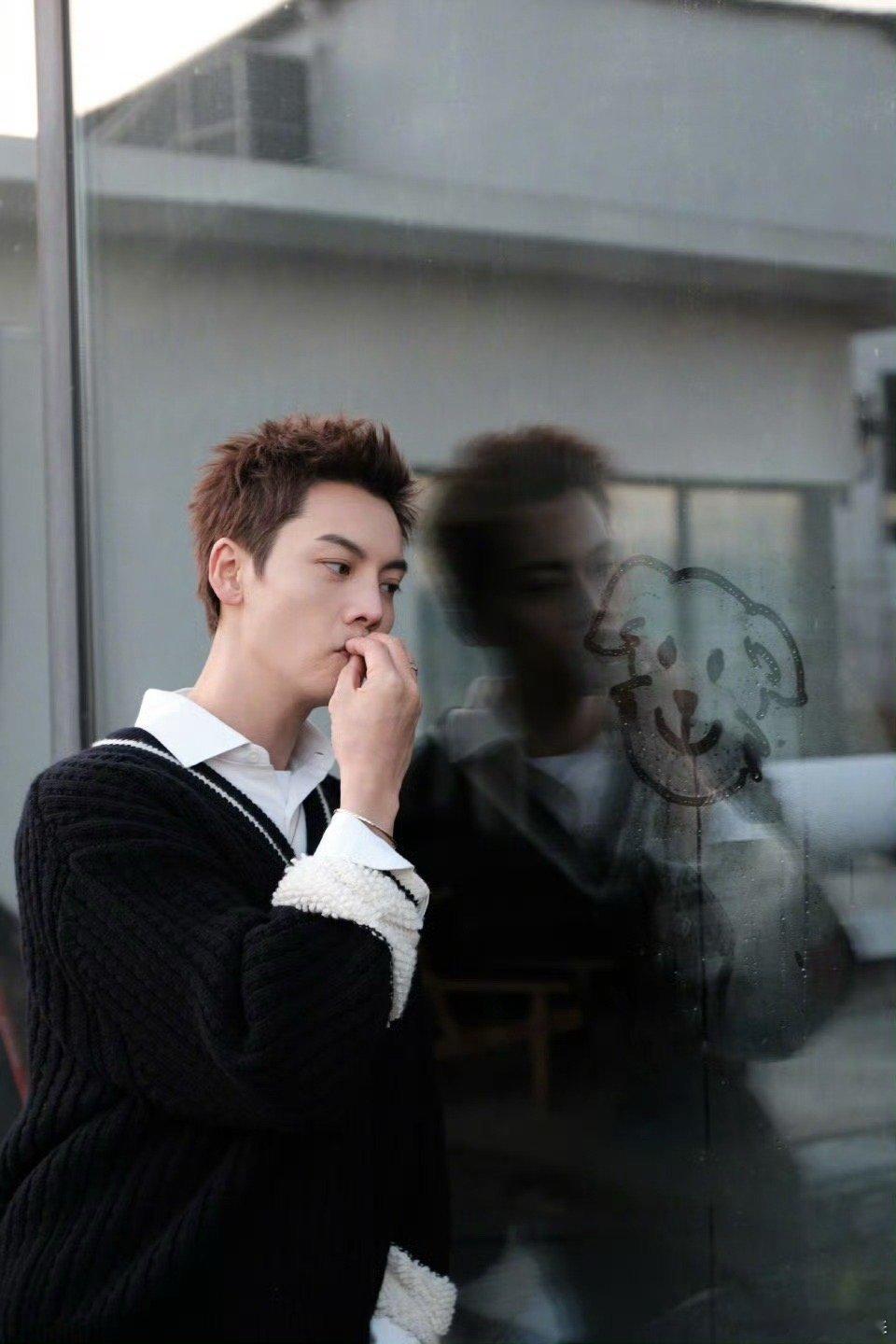 陈伟霆自曝出道前也曾想过放弃时间的答案听到陈伟霆自曝出道前的经历真的破防了。五年