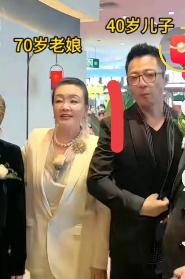 汪小菲又不乐意了。据传原因是张兰不满意汪小菲给小汪宝取的名字，而且也不准备参加