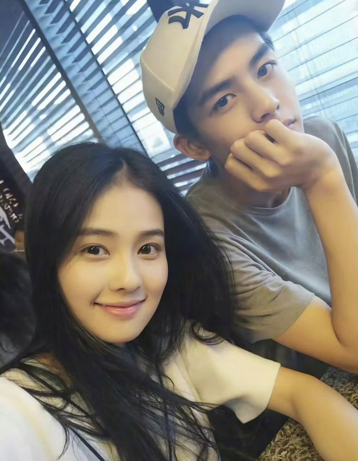 好青涩的白鹿宋威龙，白鹿真的是从小美到大，妈生脸的颜值过去十来年依旧能打，宋威龙