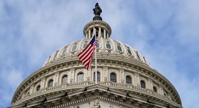 美国现在的经济恐怕只能靠战争来维持。几十年来，美国自己把“造血”的机器拆光