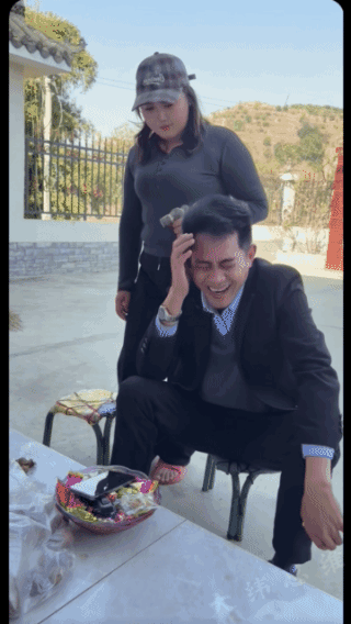 憋出内伤了，但就是不敢笑出声！