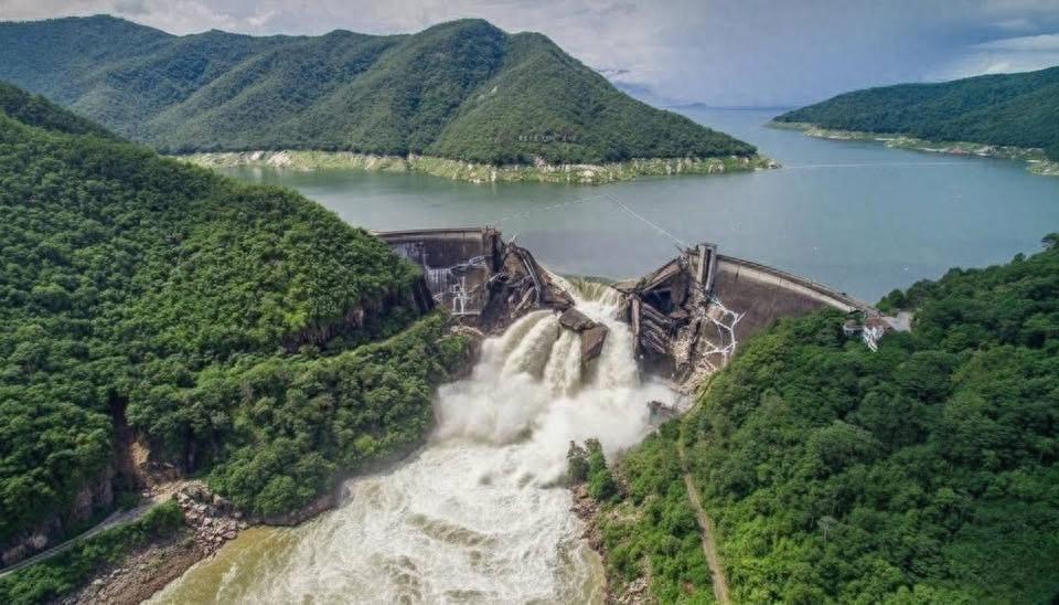 柬埔寨不甘心战场上节节败退，准备押上全部赌注，洪森父子不惜“鱼死网破”，把远火瞄