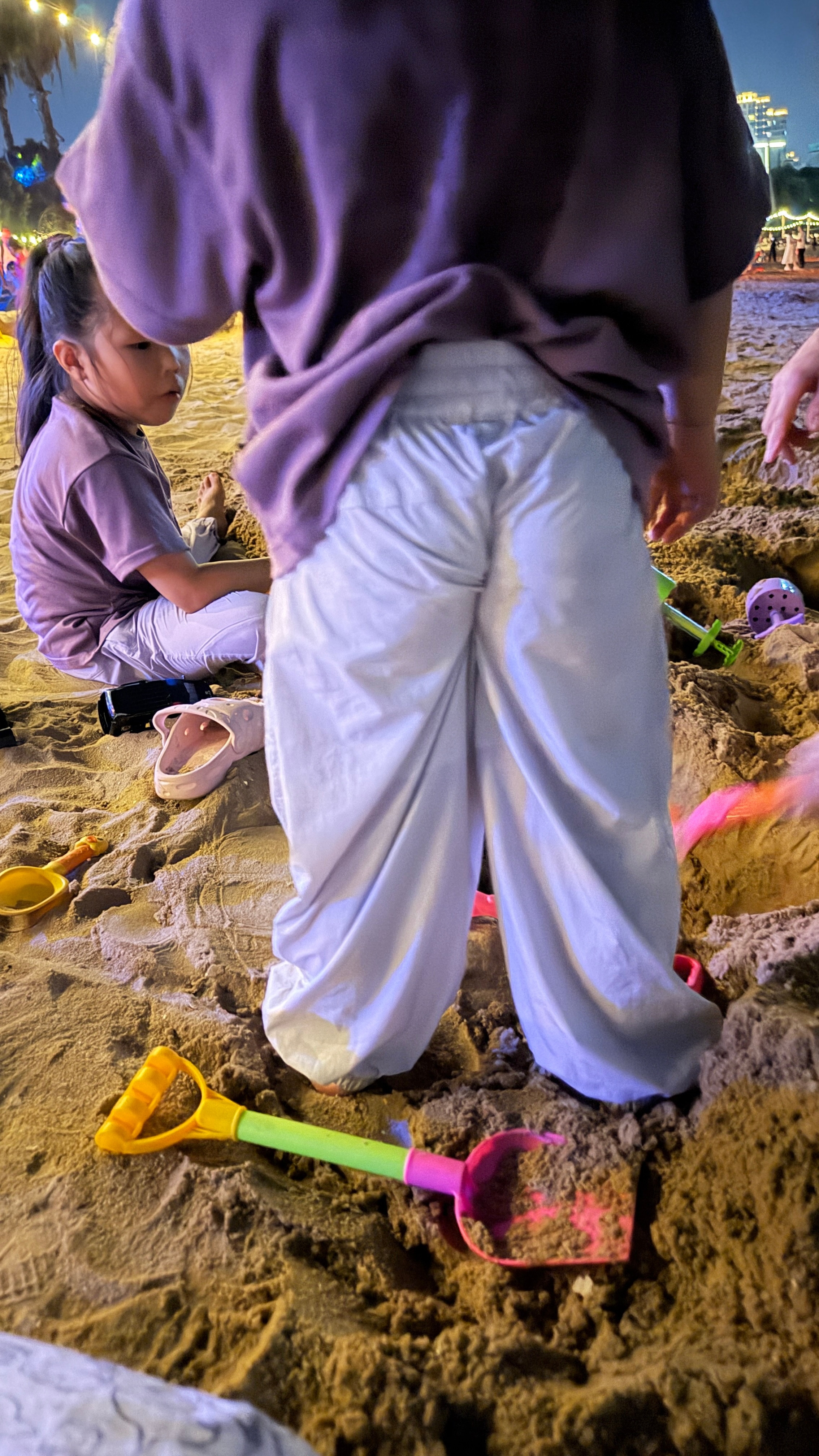 我要去问问我的教练，如何才能练这种翘臀，臀翘，紧致到裤子都夹到缝里了。这种烦恼，