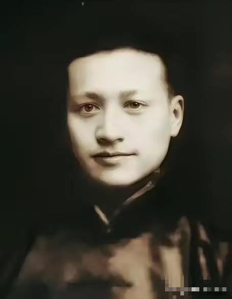 军统特工张金宝在暗杀了多个汉奸后被捕，汪伪76号特务队长吴四宝对他说：“张哥，你