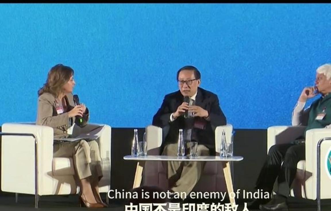 印度记者：中国和印度有领土争端。高志凯先生：中国不是印度的敌人。印度真正的敌人是