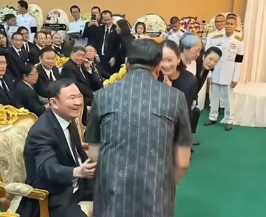 只要他信在，钦那瓦家族威望就不会失，一场政界人士悼念会上，现总理阿努廷主动向他信