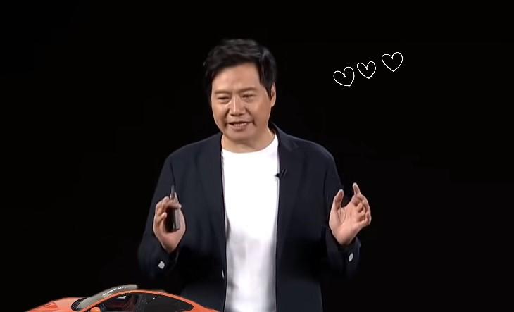 雷军这人有个毛病，特爱折腾颜色。这不，昨晚上他微博说了句“熔岩橙，很帅！但敢买的