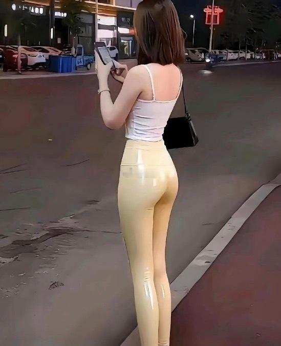 这裤子是怎么穿上去的，回头率有多少