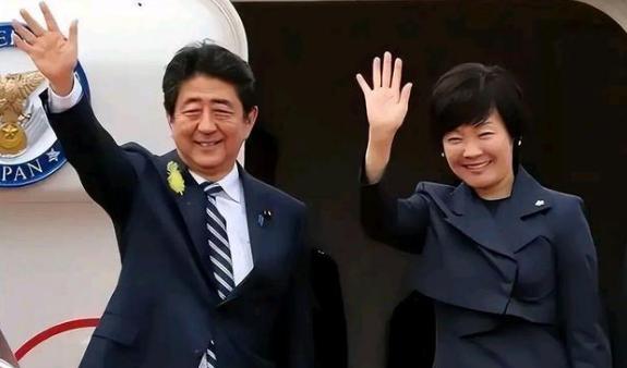 废话王子小泉进次郎口中的“周边都有核潜艇了”，是在装傻还是能力不足，不知道日本战