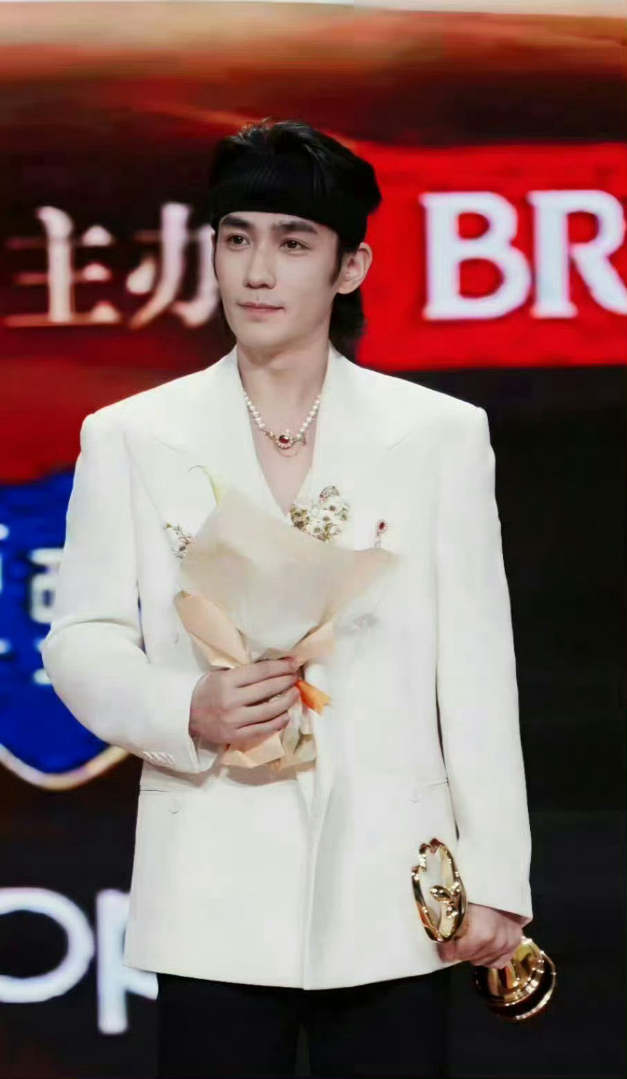 历年的King和Queen最重量级微博king🤴金鸡百花双料美人影帝朱一龙，在