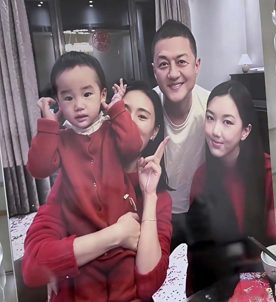 海哈金喜曾谈自己与继女李嫣的关系，大方表示两人的关系像好姐妹，这话确实不是客套话