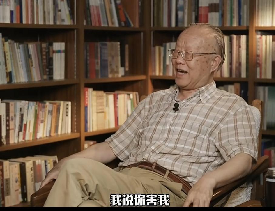 刘欢去世后，他的好友乐评家田青出来说，刘欢曾经把他害得好苦。事情是这样的，当初刘