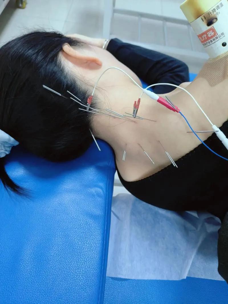 广东，中医男生在网上认识35岁大姐，大姐漂亮又会说话，两人谈起了恋爱，不久奔现，