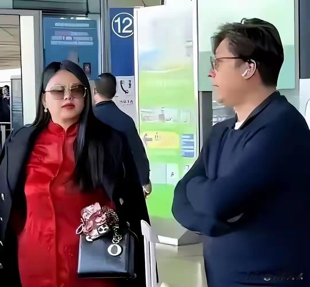 周也那事儿热度刚降，李湘又因和前夫王岳伦给女儿办16岁生日派对上了热搜。路透