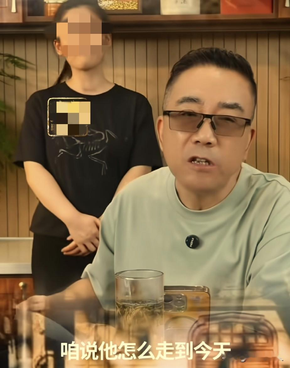 郭德纲被立案调查，最开心的不是老一辈相声演员，而是杨议！杨议在直播的时候