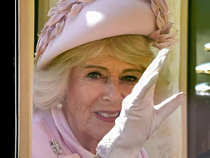 旧衣新穿！卡米拉也开始了，低调线路！“今时不同往日”，一向张扬的卡米拉，也开始