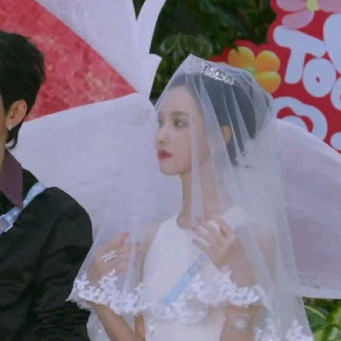 陈都灵完全顶级魅魔陈都灵狐妖界顶级魅魔陈都灵！！完全就是魅魔来的~陈都灵