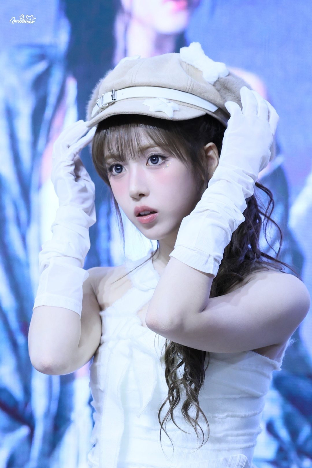 金智羽霓虹少女漫的长相​​​