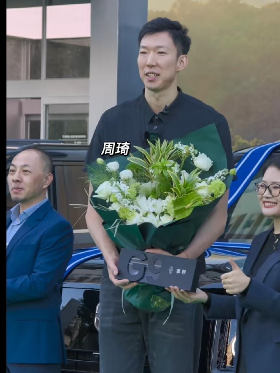 周琦、赵睿、翟晓川他们几个，前几天在北京一起提了辆享界G9。这车是华为和北汽联手