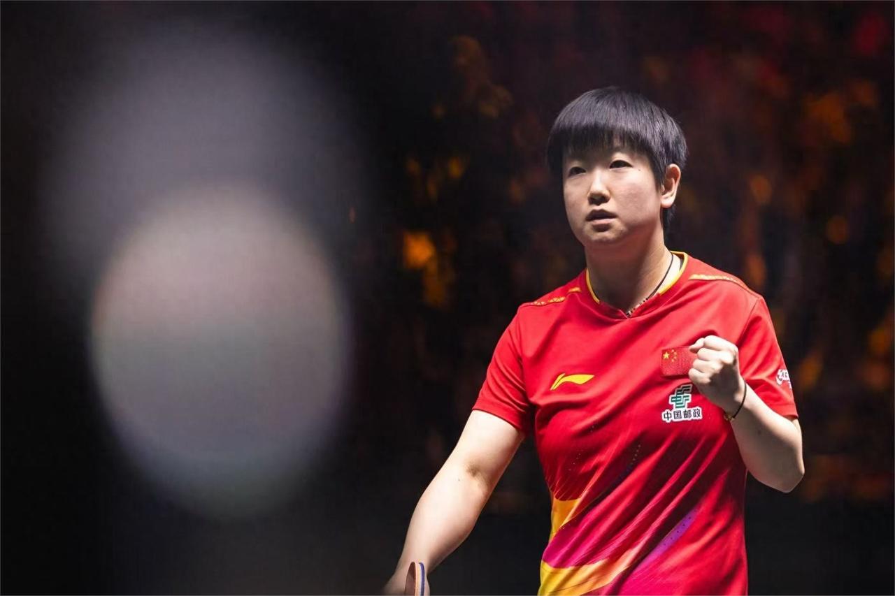 刚从解说席下来，和一位相熟的老师吃饭，他抿了口茶叹道：“这份名单啊，细看才有意思