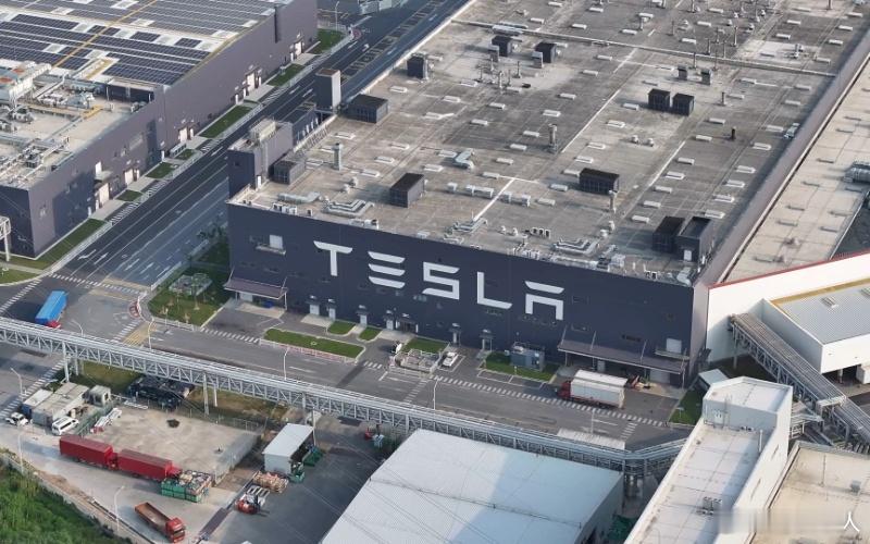 特斯拉连续两年销量下滑昨天特斯拉公布了去年第四季度交付量为418227辆，同比