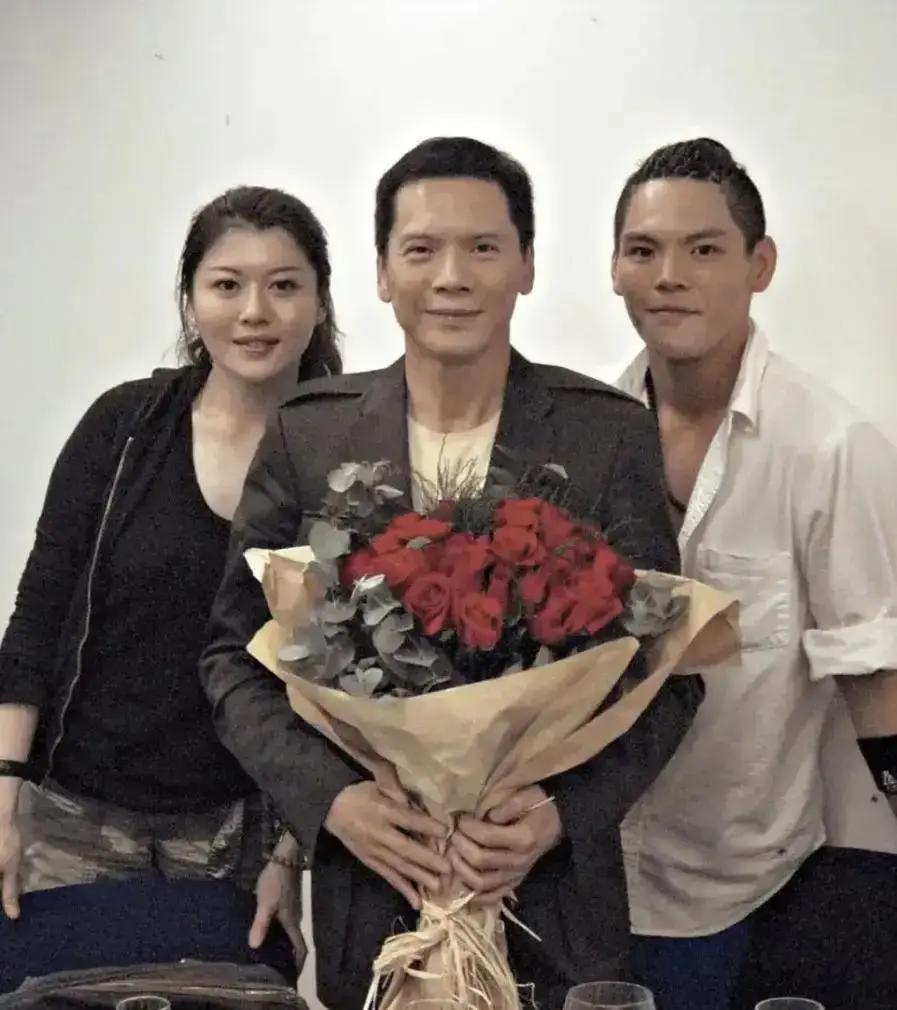 向华强突然在节目里说自己羡慕郭碧婷她爸有闺女，还补刀女儿比儿子贴心。我听完愣了