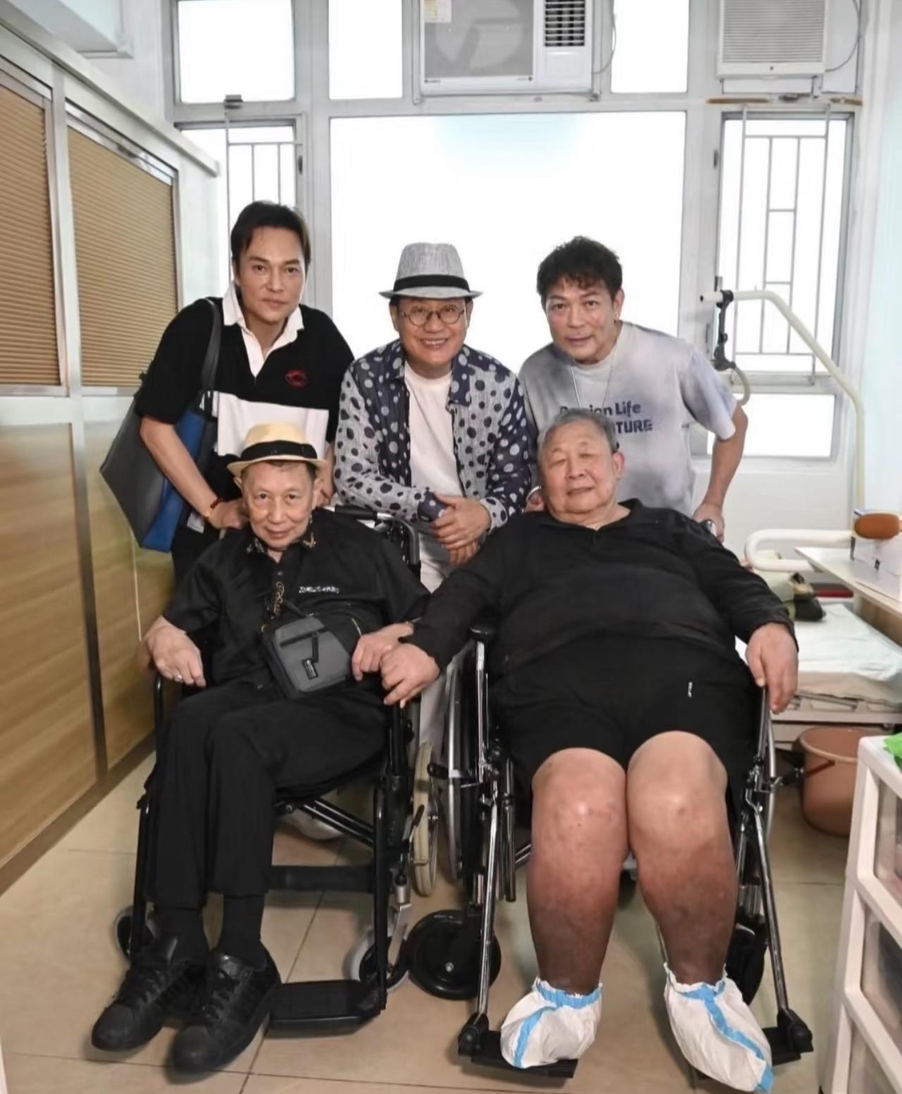 几位TVB老演员留下了这张珍贵合影，你能认出其中几位？真的是岁月不饶人，很多