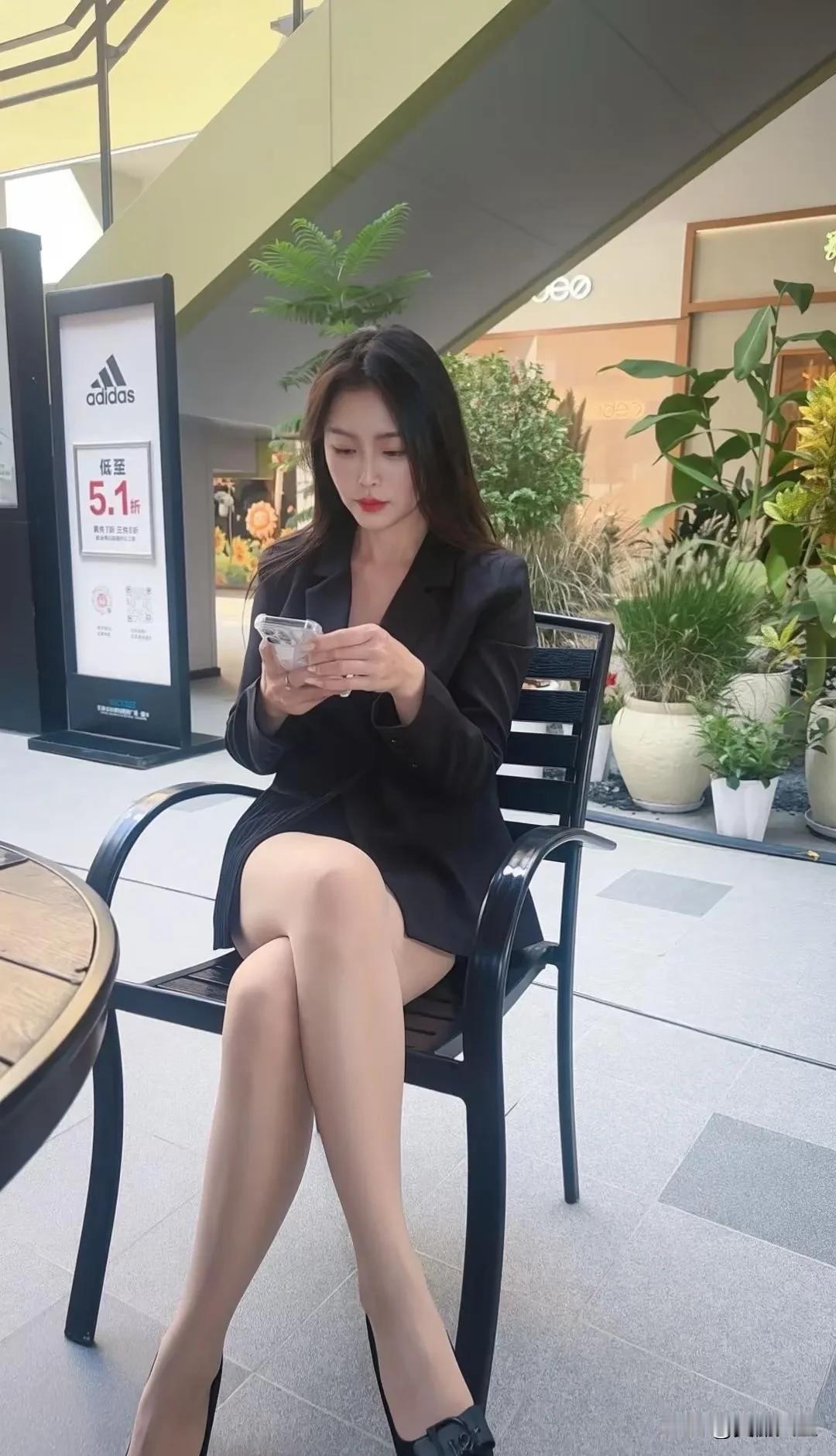 [/玫瑰][/玫瑰][/玫瑰]天很蓝，太阳很暖，风吹日晒，自由自在！青春没有