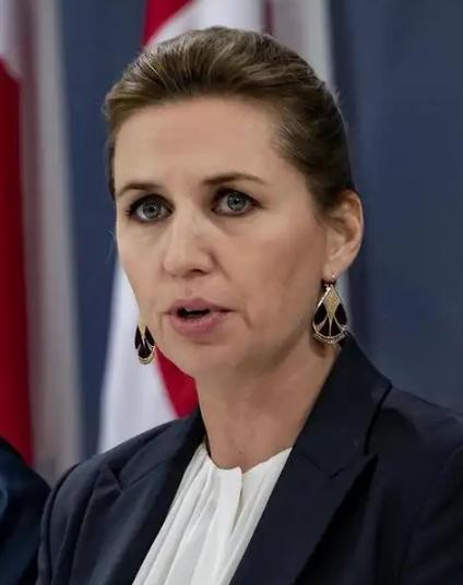 真是讽刺至极！舔狗舔到最后一无所有！丹麦这回，可是结结实实体验了一把什么叫“