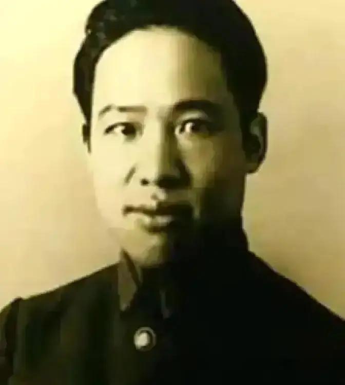 1937年，红军改编为八路军后，原红四方面军政治部主任李卓然被连降8级，毛主席安慰他：“处分你处分重
