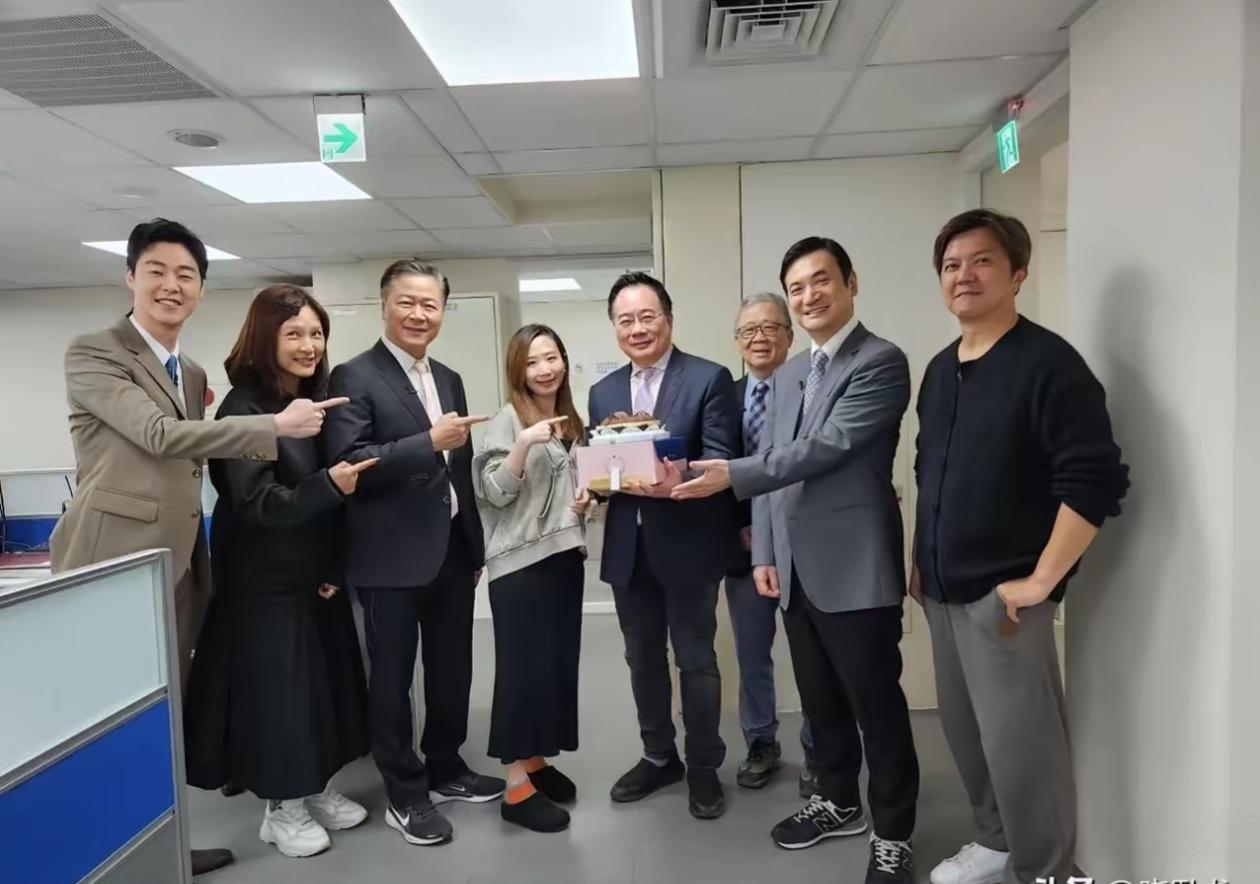 连蛋糕都送上了，这回蔡正元博士真的要入狱了。​据台媒消息，3