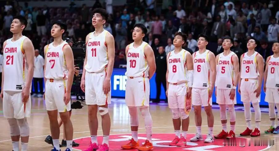 不得不吐槽一下中国篮球了！晚上吃过饭，老公早早的坐在电视机前，等着看中国男篮