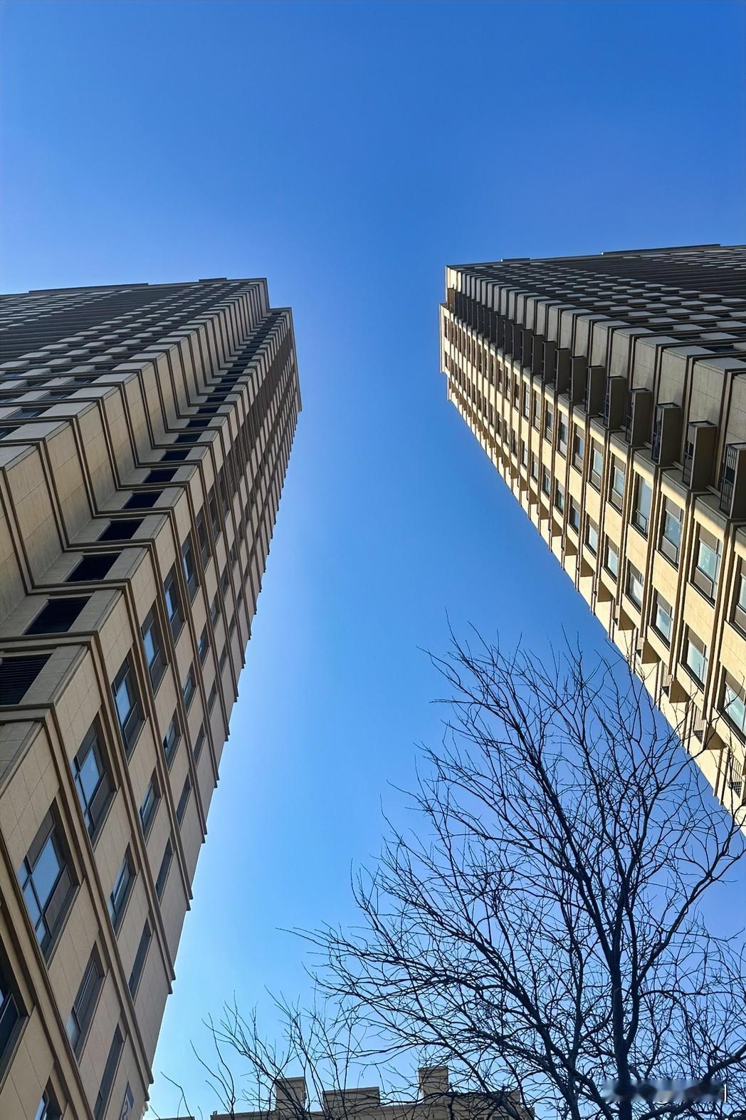 我发现很多人买房只会看价格、楼层、采光等等这些表面问题，隐形问题一概不清楚，结果