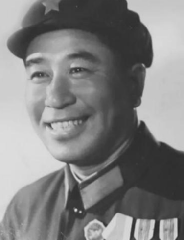 1951年，朝鲜战争中，我方只剩7名志愿军战士，在弹尽粮绝的同时还被20