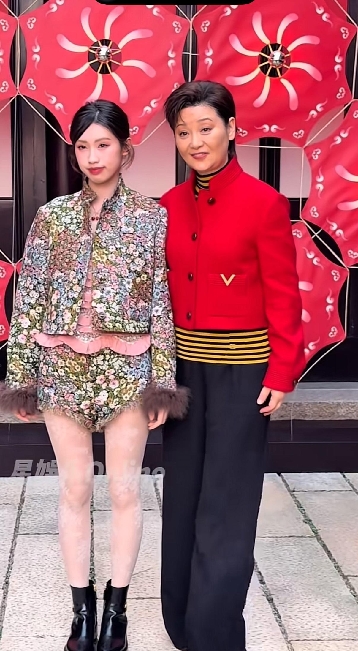 血缘写的是基因，相处写的是神态。19年，足以让一种陪伴长出另一张脸。你看徐朵