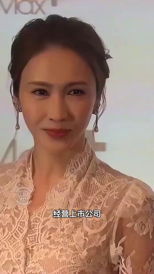 花旦嫁入豪门今昔/对比。做梦也没有想到同样是TVB花旦嫁入豪门，如今境遇却是天