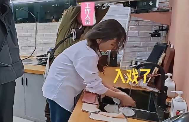 方媛，要正式进军娱乐圈了！5月28日，天王嫂方媛，一段视频曝光演戏天赋，她低