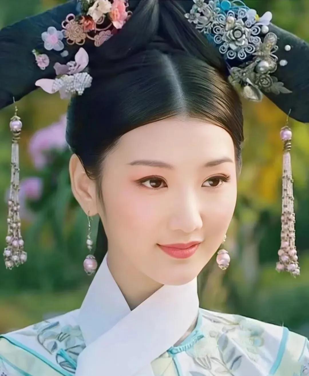 刷到网友提问《甄嬛传》里的不合理之处，突然琢磨出个关键：浣碧想送个人进宫帮玉娆挡