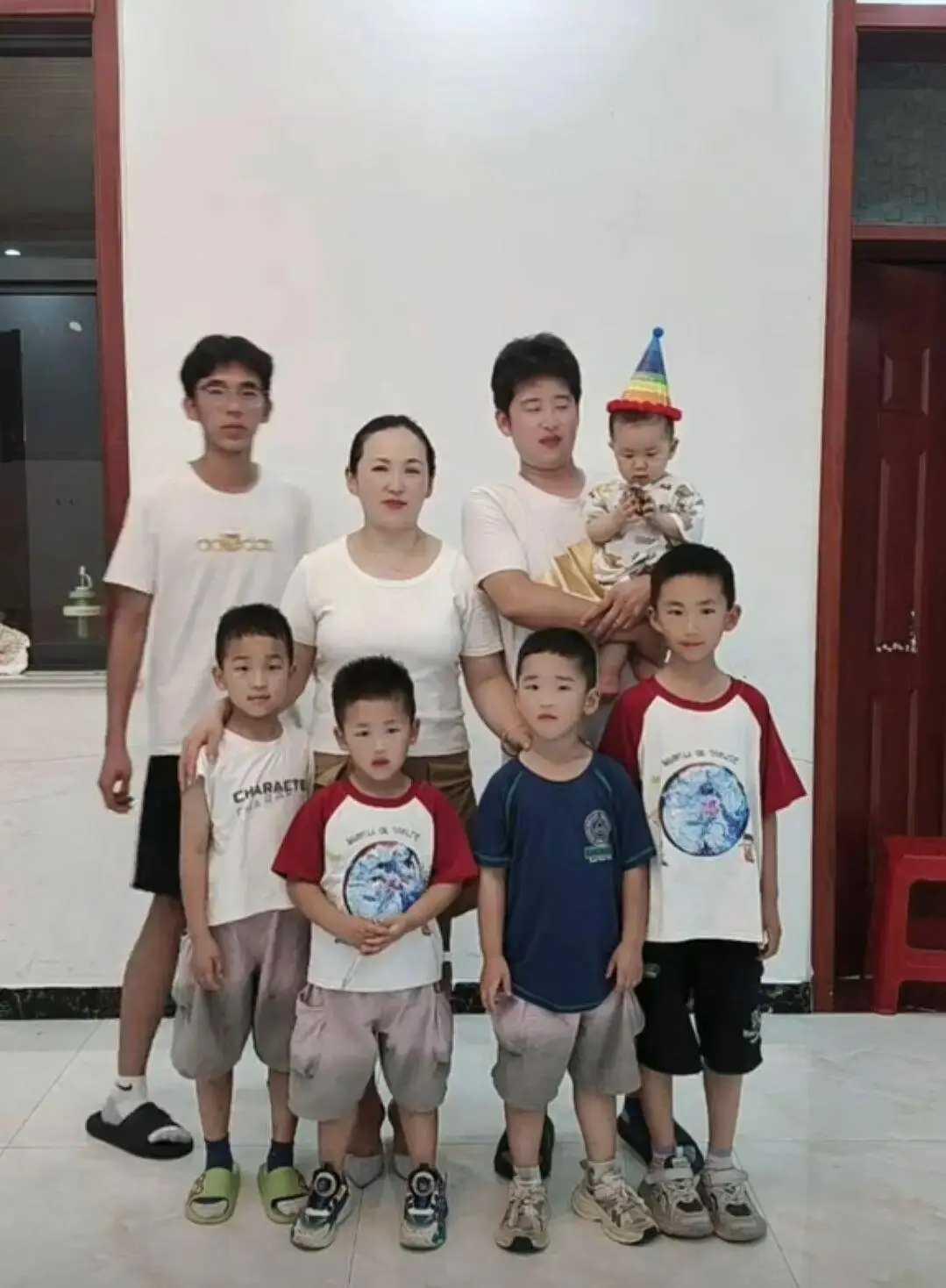 “本想要个贴心小棉袄，没想到接连迎来6个‘皮夹克’！”近日，山东临沂贾家庄村一对