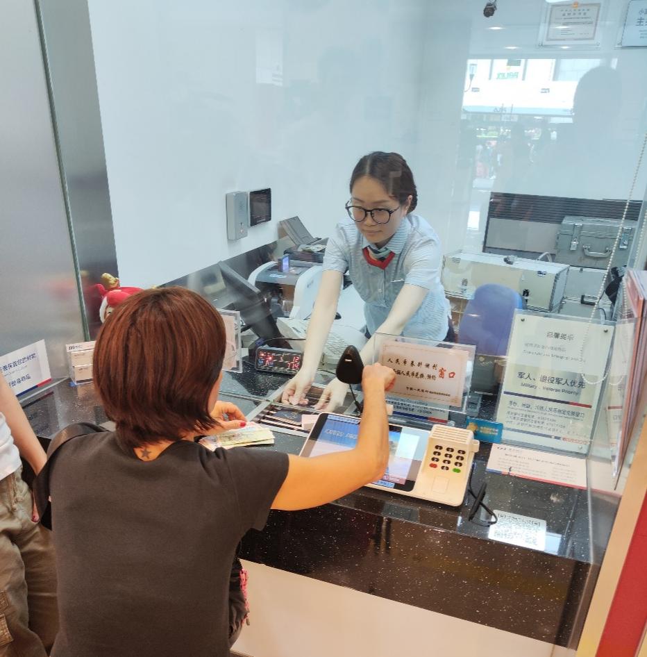 国家正式出手！2026年1月1日起，个人存取现金一律按“新规”来，