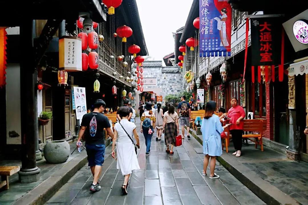 在洛杉矶一家咖啡馆刷手机，看到一个刚从中国回来的朋友发帖，内容让我挺吃惊。他说：