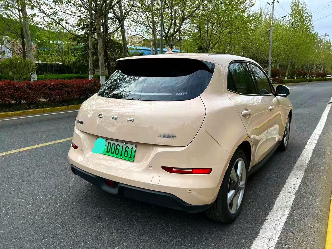 有些车咱没开过的话就不要乱发言。比如这台欧拉芭蕾猫。为什么这个车只能在女孩子身边