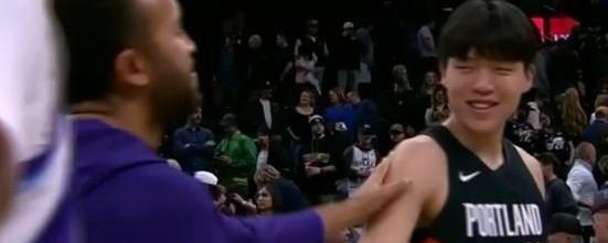 李凯尔告诉杨瀚森要耐心，这话听着有点虚。咱们不如看点实际的：李凯尔在NBA打了