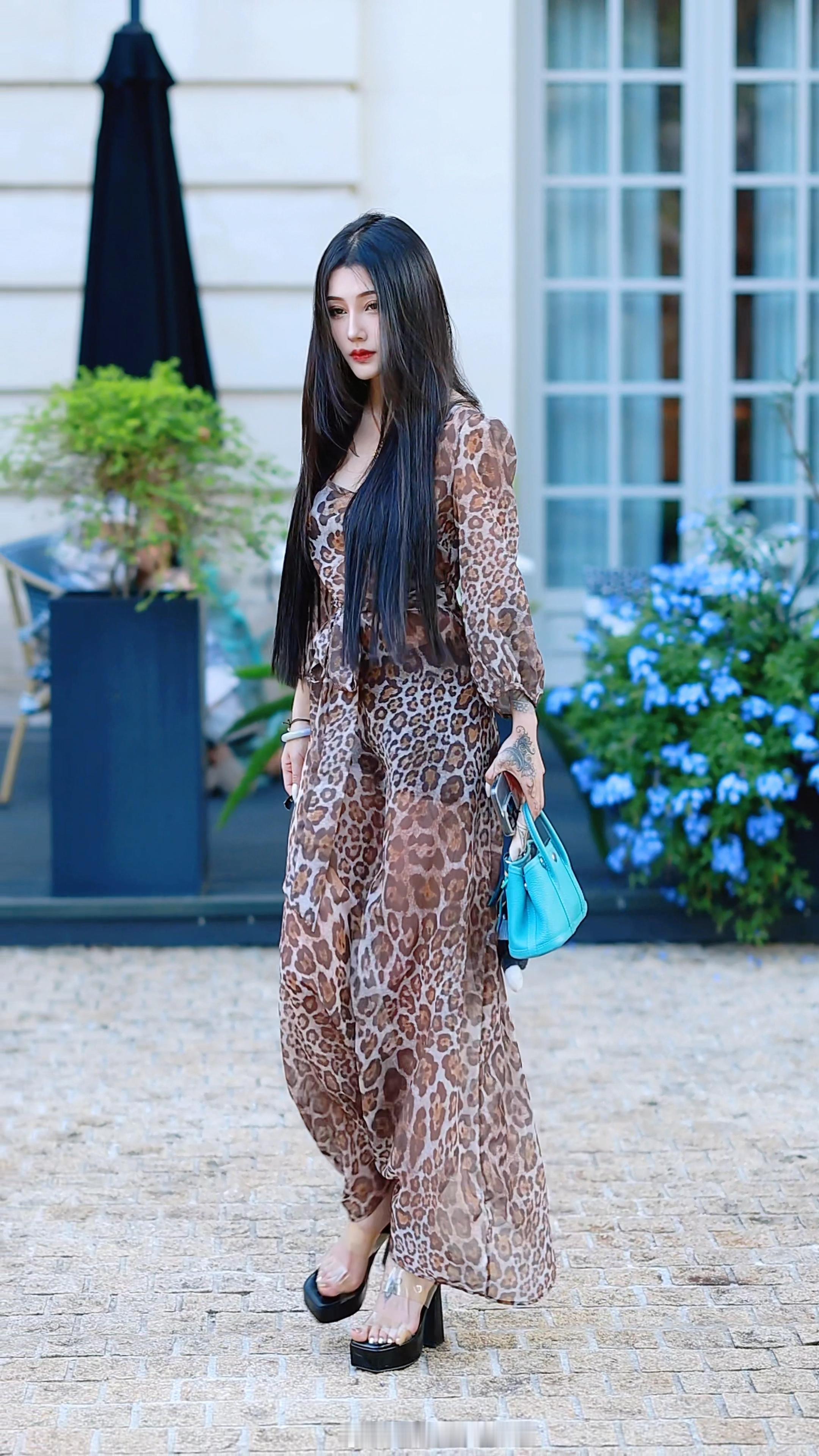 【成都街拍】周六,宝贝们早安!丨摄影拍照每日穿搭