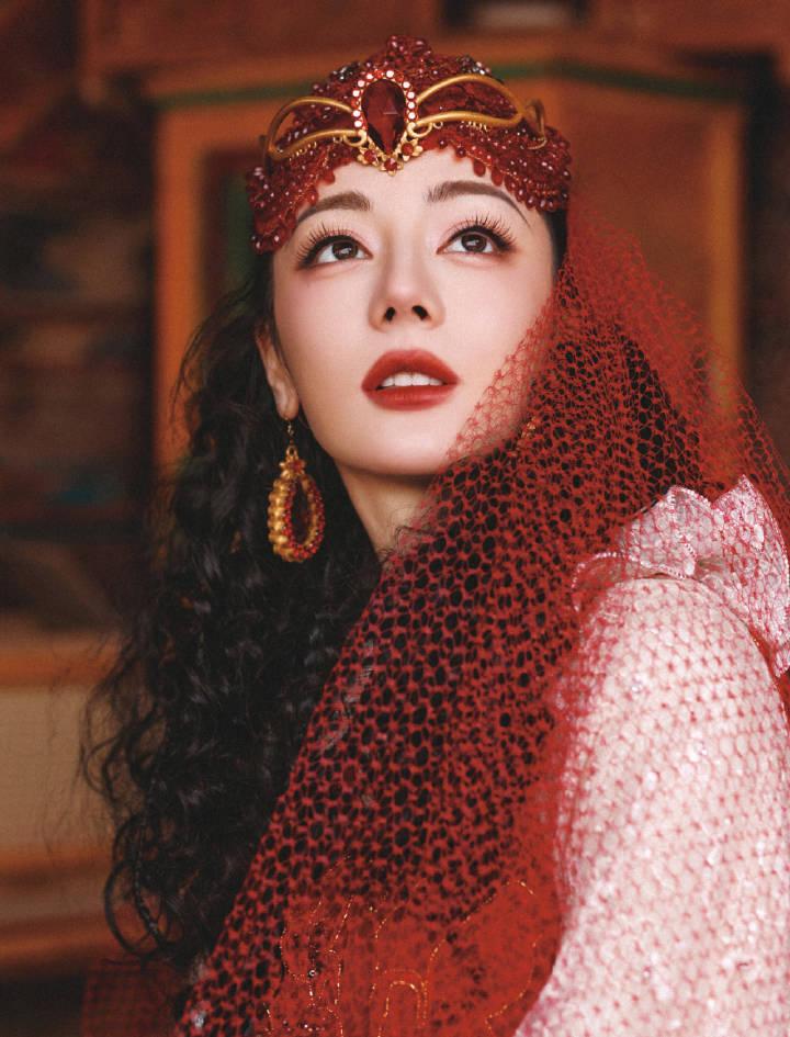 迪丽热巴要去宜宾春晚？先别急着信。最近网上疯传，说迪丽热巴已经敲定参加2